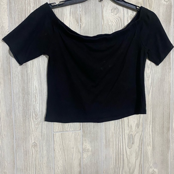 Black Off-Shoulder Button-Up Women's Top - Picture 2 of 2